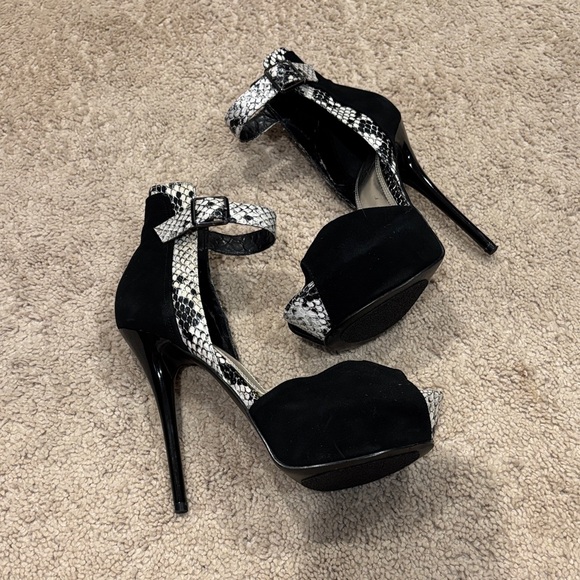 Bakers Shoes - Bakers Black and Snake Print Heels